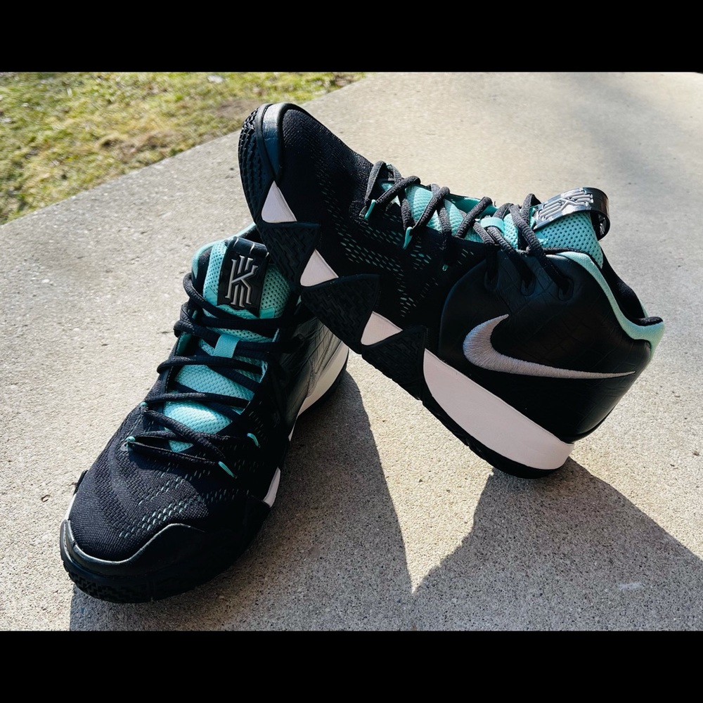 Nike Kyrie 4 GS Tiffany Blue & Black Snake Sz 6.5Y